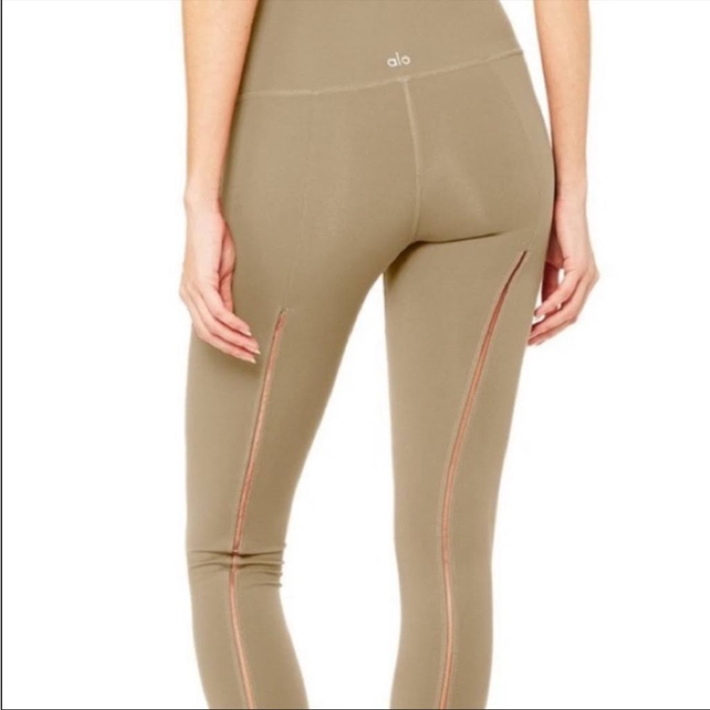 SOLD🔴ALO Yoga Dash Leggings in Gravel - Picture 1 of 11